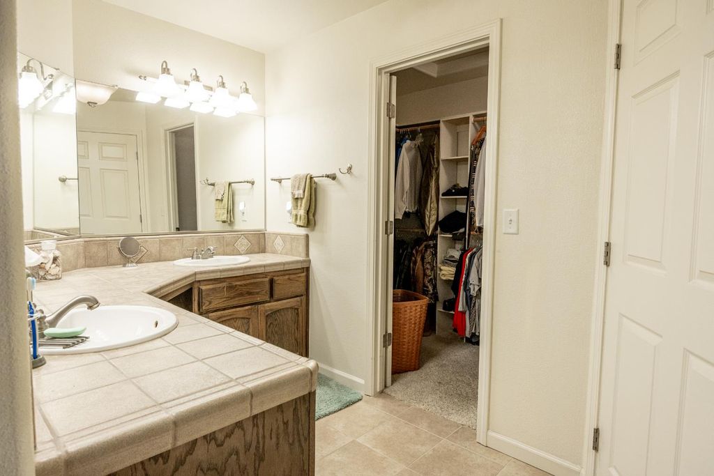 Image 54 of property listing at 41766 John Muir Drive, Coarsegold, CA 93614