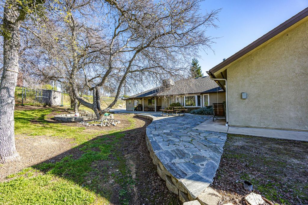 Image 60 of property listing at 41766 John Muir Drive, Coarsegold, CA 93614