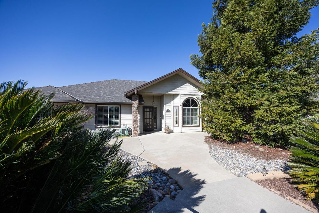 Image 7 of property listing at 41766 John Muir Drive, Coarsegold, CA 93614