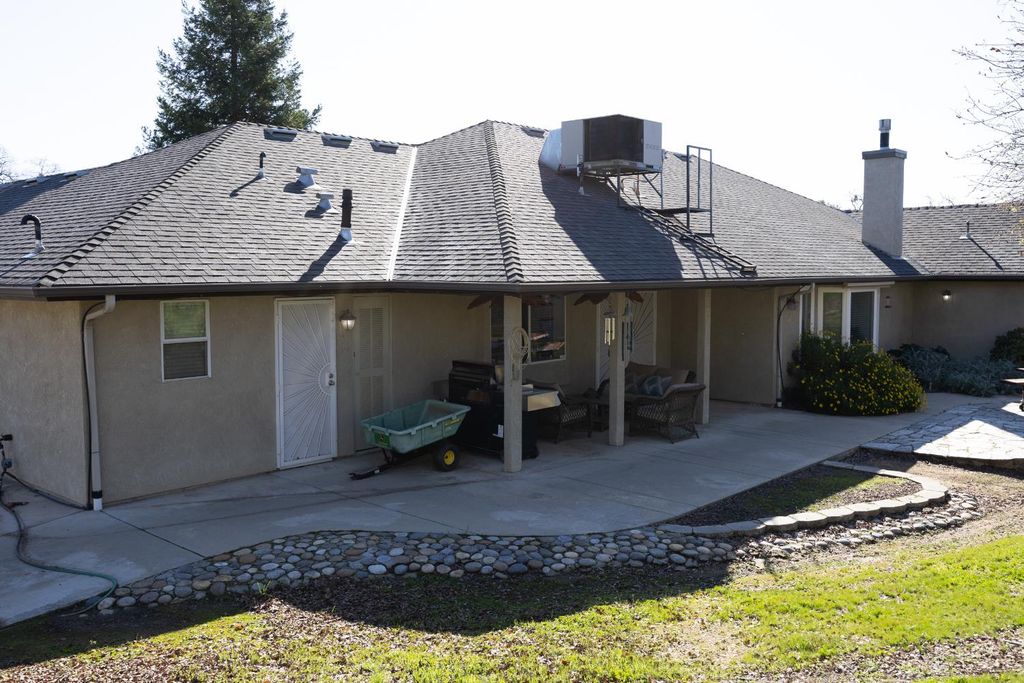 Image 73 of property listing at 41766 John Muir Drive, Coarsegold, CA 93614