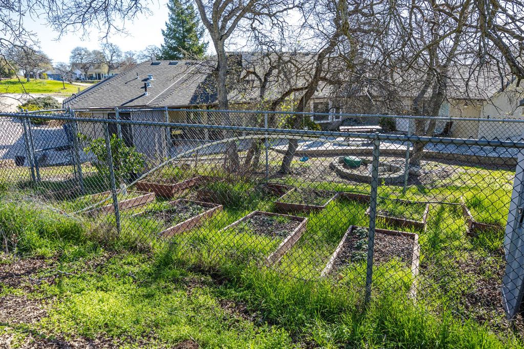 Image 75 of property listing at 41766 John Muir Drive, Coarsegold, CA 93614