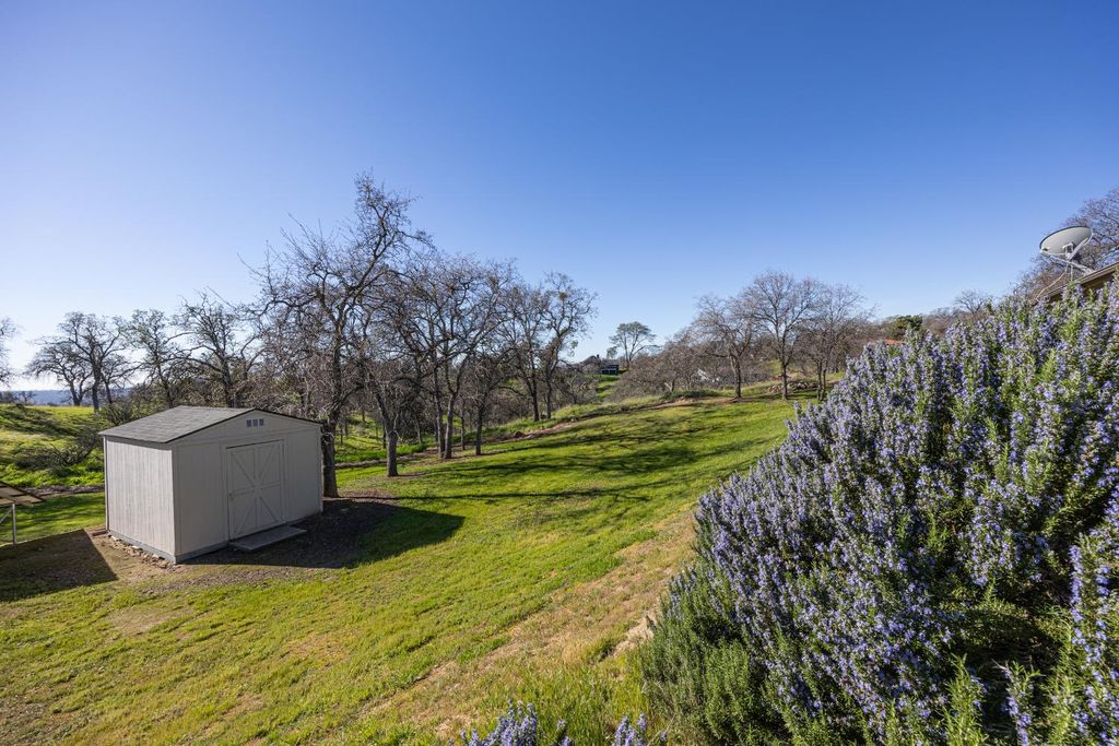 Image 77 of property listing at 41766 John Muir Drive, Coarsegold, CA 93614