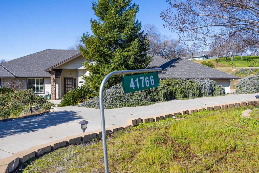 Image 79 of property listing at 41766 John Muir Drive, Coarsegold, CA 93614