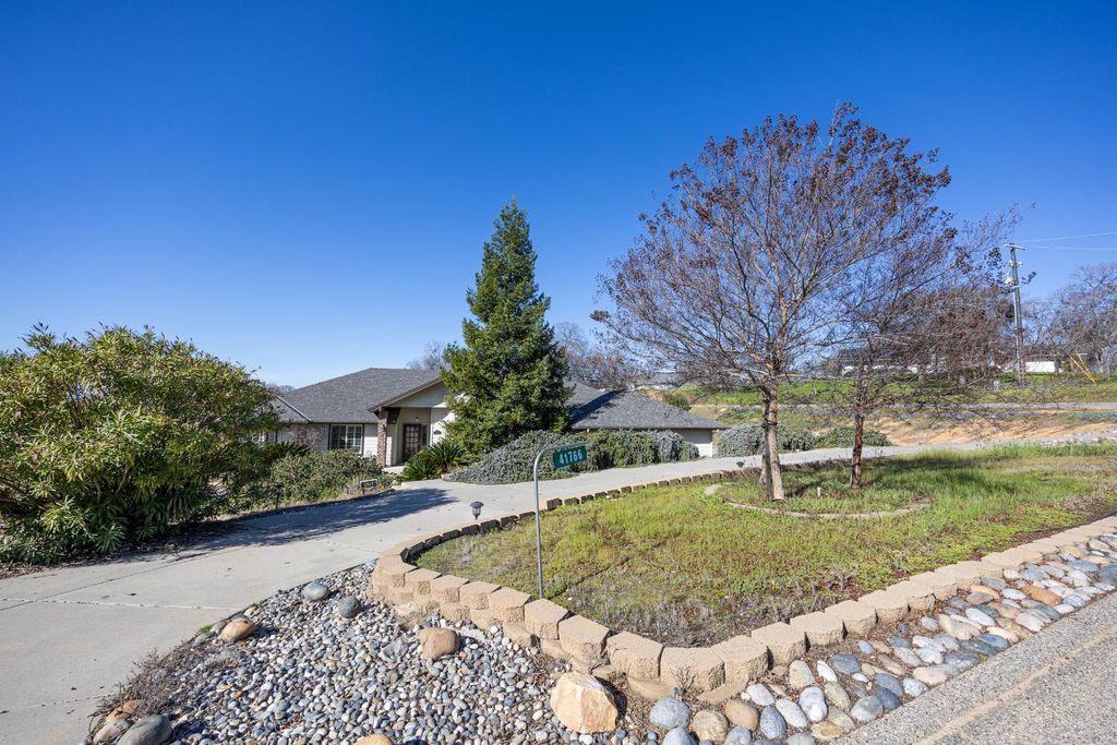Image 80 of property listing at 41766 John Muir Drive, Coarsegold, CA 93614