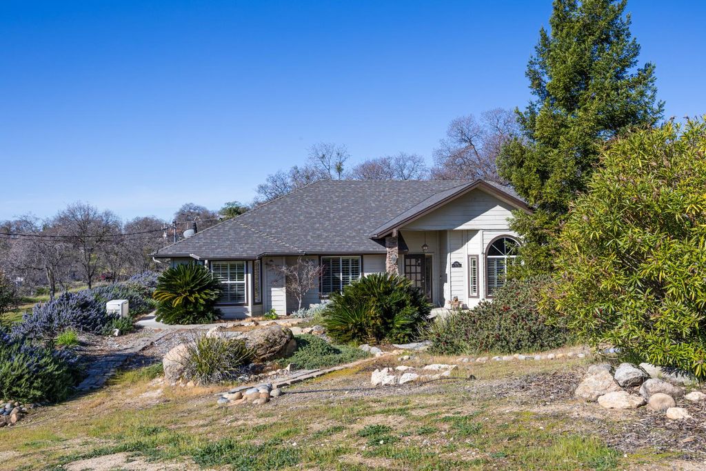 Image 81 of property listing at 41766 John Muir Drive, Coarsegold, CA 93614