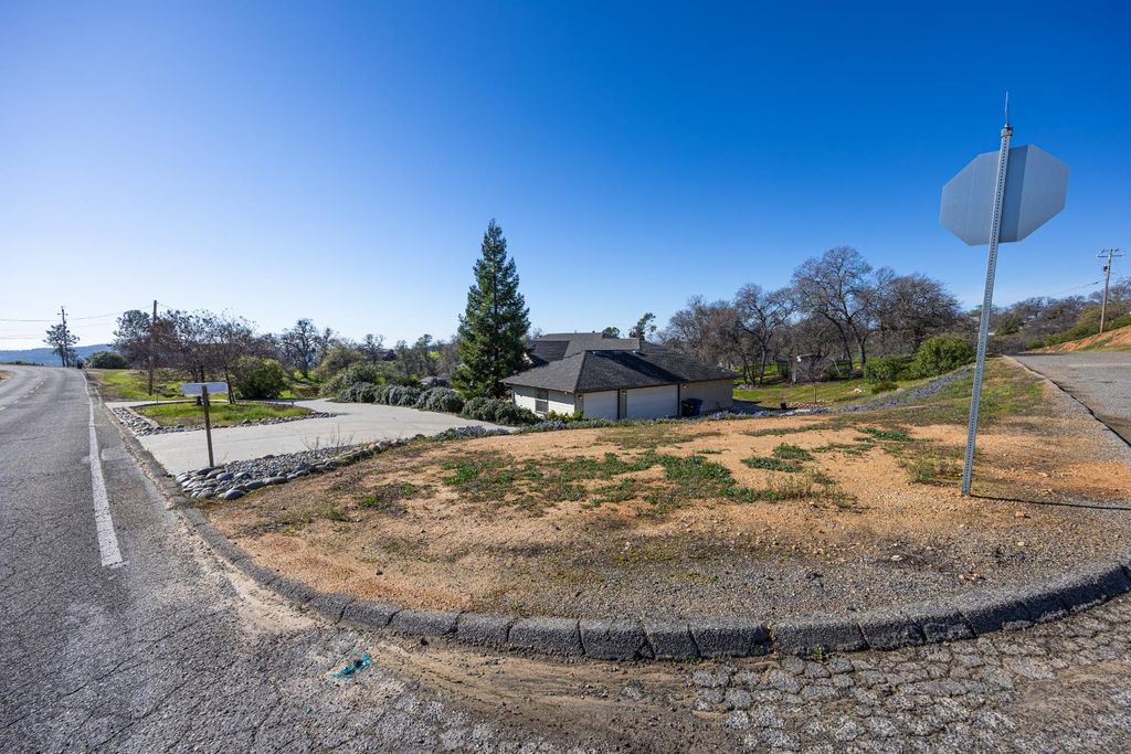 Image 82 of property listing at 41766 John Muir Drive, Coarsegold, CA 93614
