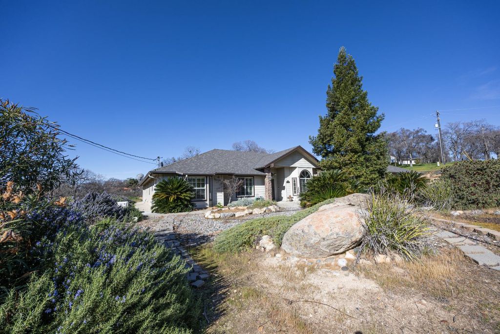 Image 85 of property listing at 41766 John Muir Drive, Coarsegold, CA 93614
