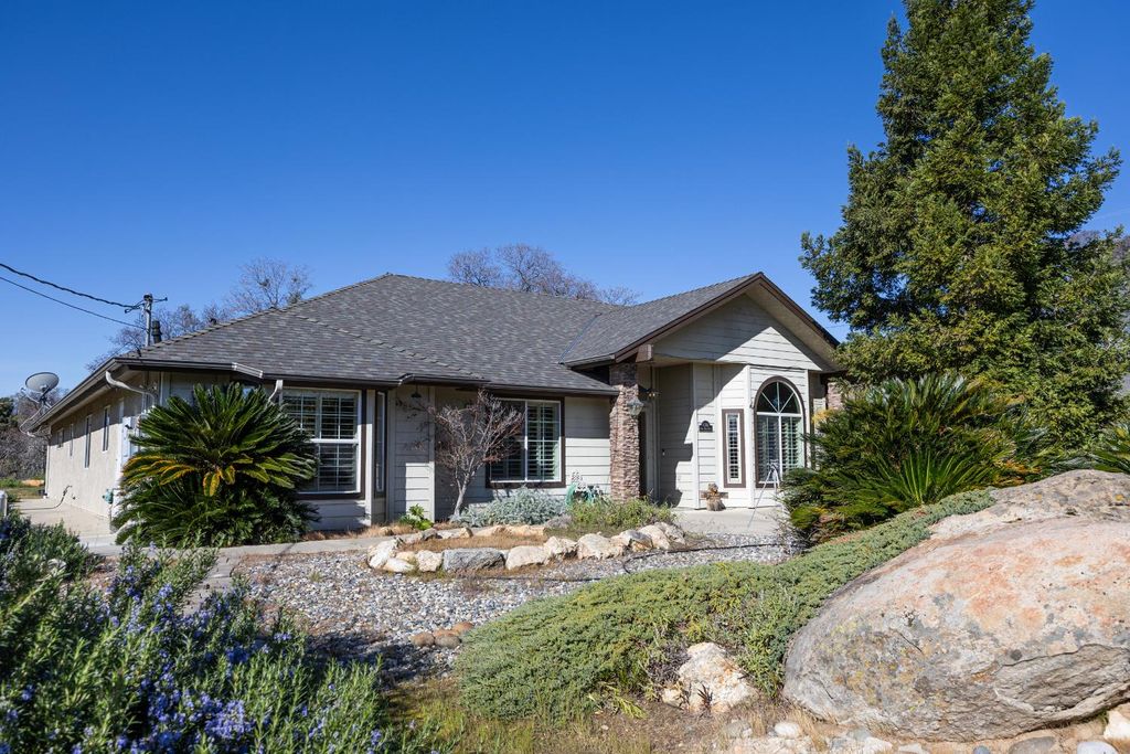 Image 86 of property listing at 41766 John Muir Drive, Coarsegold, CA 93614