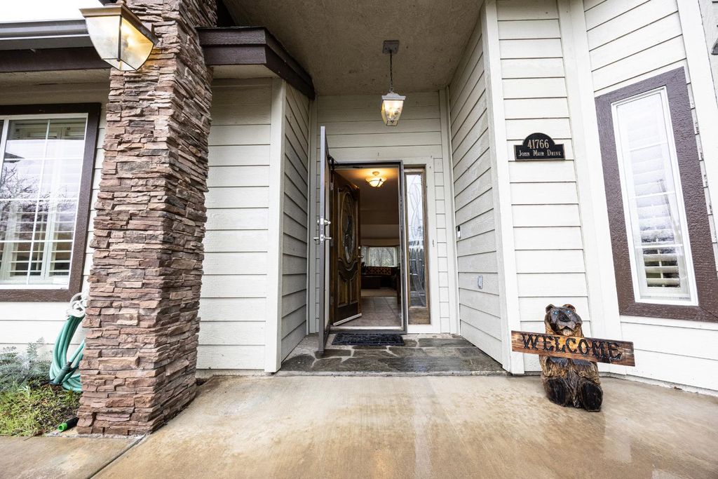 Image 9 of property listing at 41766 John Muir Drive, Coarsegold, CA 93614