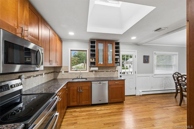 6 Rosewood Road, Rocky Point, NY 11778