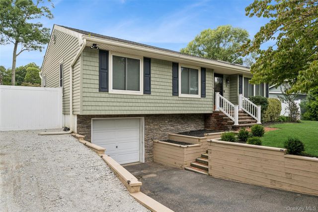 6 Rosewood Road, Rocky Point, NY 11778