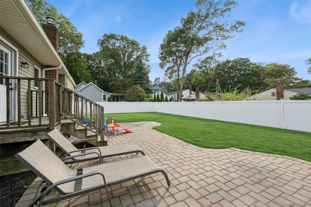 6 Rosewood Road, Rocky Point, NY 11778