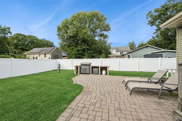 6 Rosewood Road, Rocky Point, NY 11778