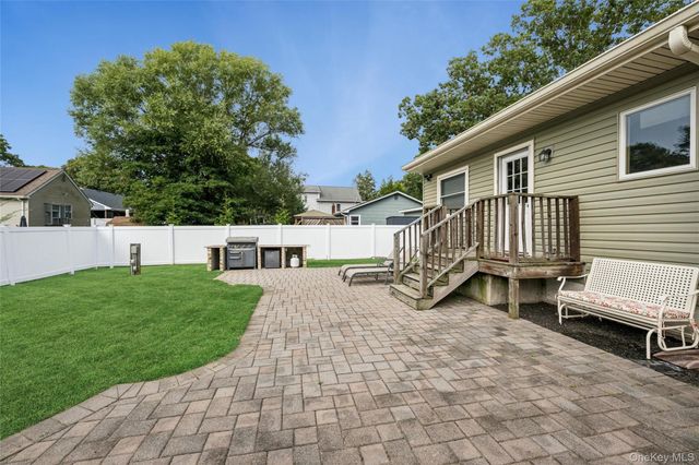 6 Rosewood Road, Rocky Point, NY 11778