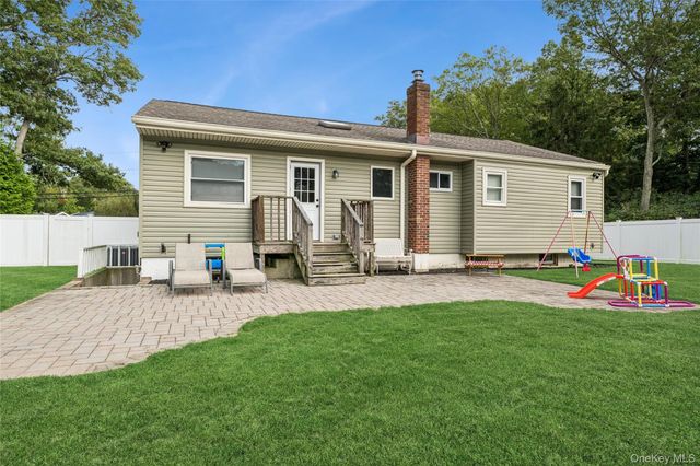 6 Rosewood Road, Rocky Point, NY 11778