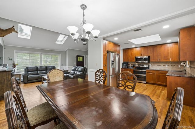 6 Rosewood Road, Rocky Point, NY 11778