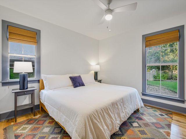 300 Garwood ST, Smithville, TX 78957