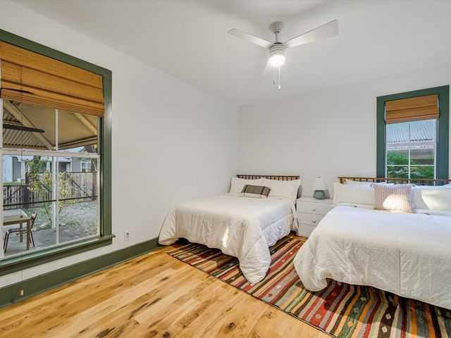 300 Garwood ST, Smithville, TX 78957