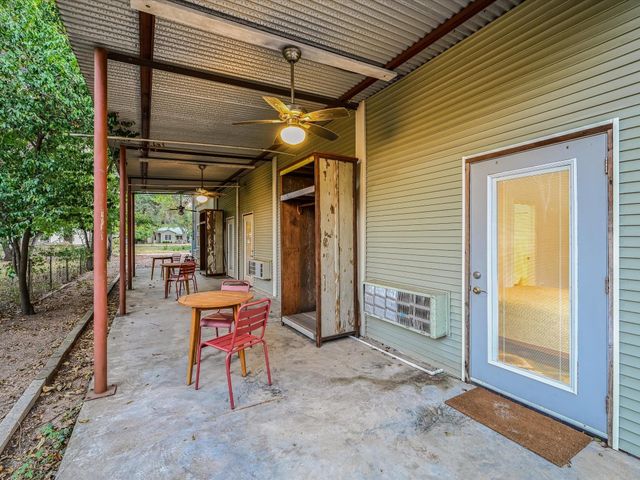 300 Garwood ST, Smithville, TX 78957