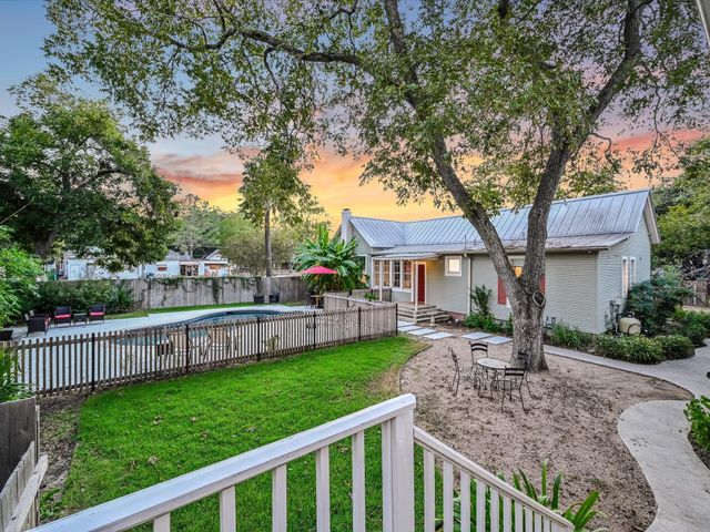 300 Garwood ST, Smithville, TX 78957