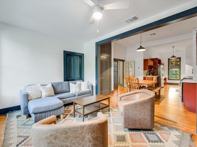 300 Garwood ST, Smithville, TX 78957