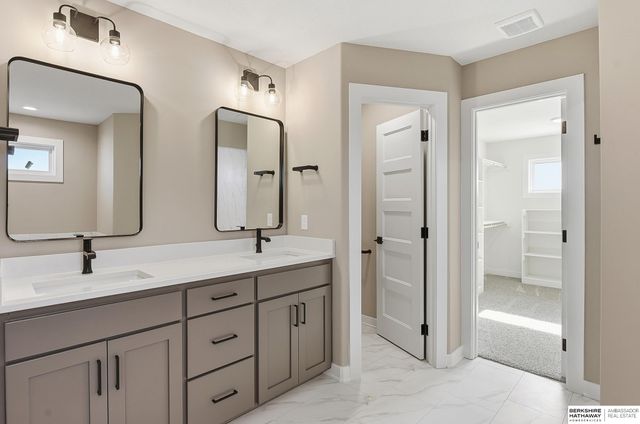 20152 T Street, Omaha, NE 68135