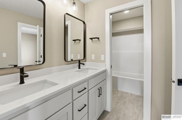 20152 T Street, Omaha, NE 68135