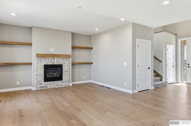 20152 T Street, Omaha, NE 68135