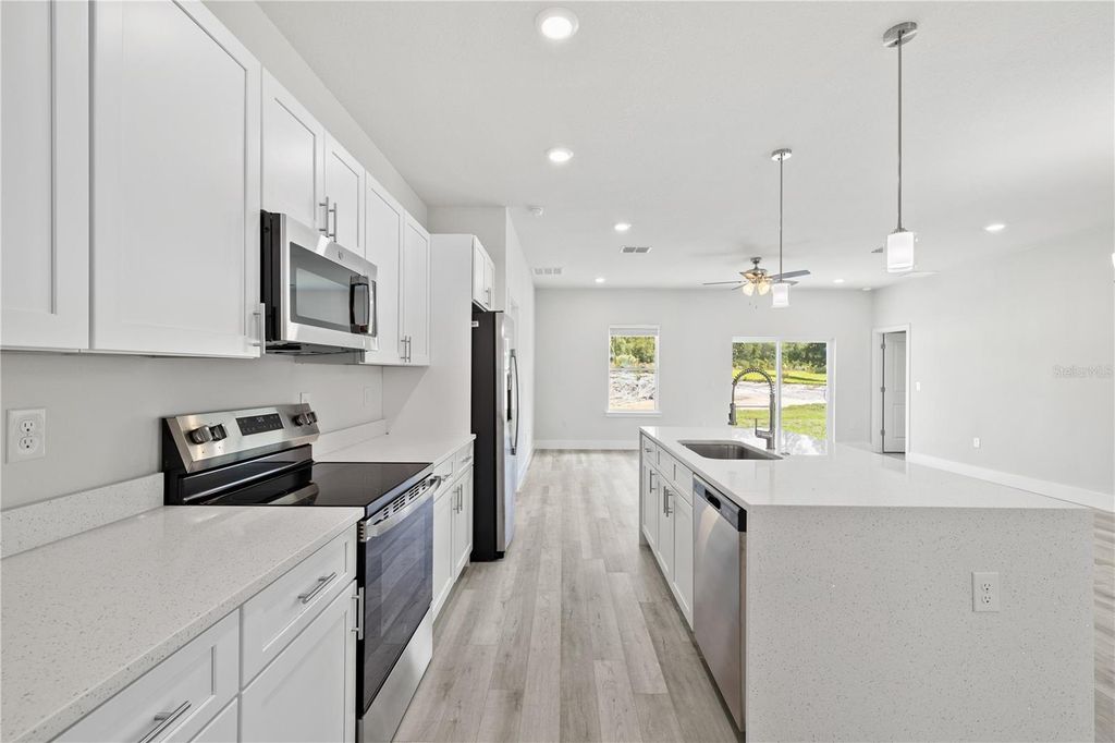 Image 4 of property listing at 6079 SW 150TH LANE, Ocala, FL 34473