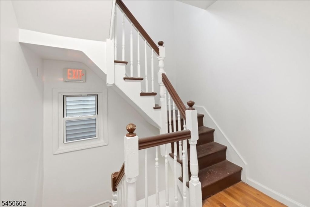 533 S Clinton St, East Orange City, NJ 07018 — photo 3