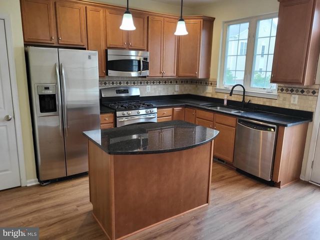 42604 PINE FOREST DR, Chantilly, VA 20152