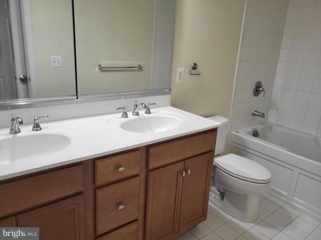 42604 PINE FOREST DR, Chantilly, VA 20152