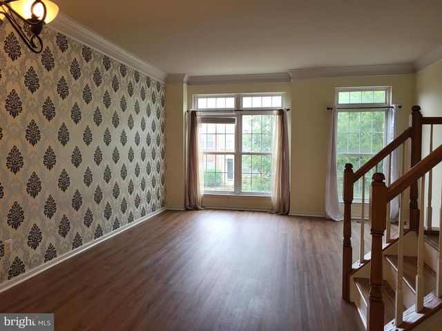 42604 PINE FOREST DR, Chantilly, VA 20152