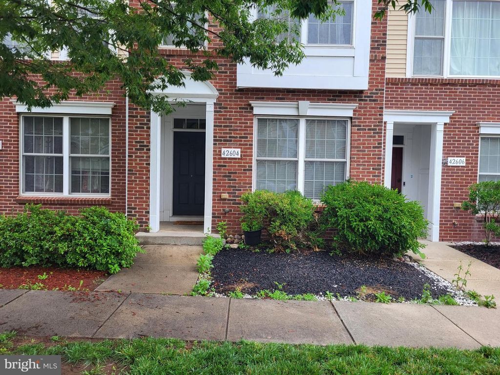 42604 PINE FOREST DR, Chantilly, VA 20152