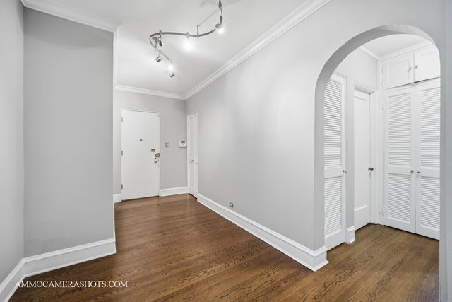 6807 S Paxton Avenue 1, Chicago, IL 60649