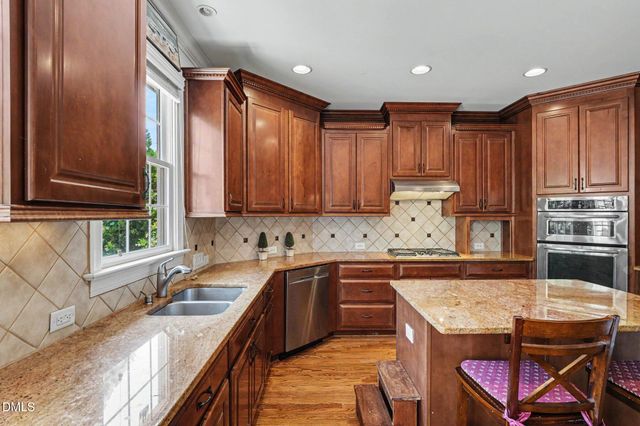 1109 Grogans Mill, Cary, NC 27519