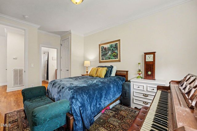 1109 Grogans Mill, Cary, NC 27519