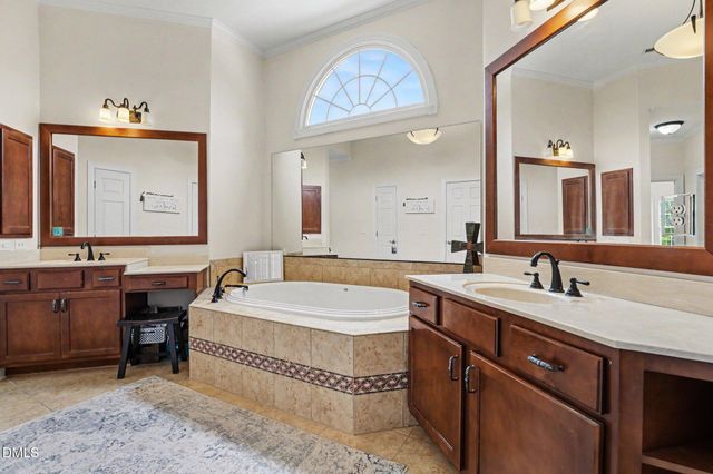 1109 Grogans Mill, Cary, NC 27519