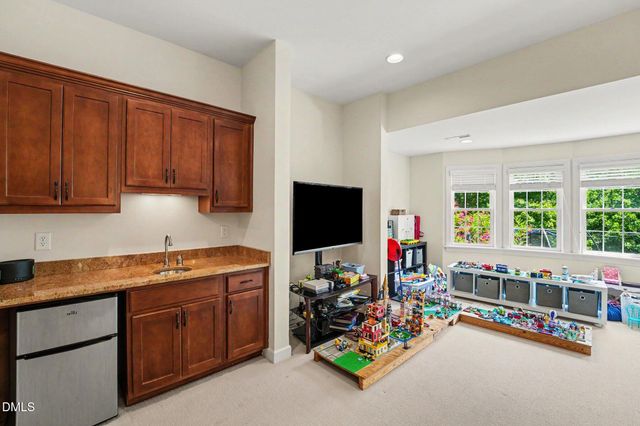 1109 Grogans Mill, Cary, NC 27519