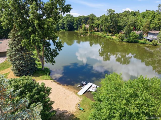 2281 Forest Glen, West Bloomfield Charter Township, MI 48324