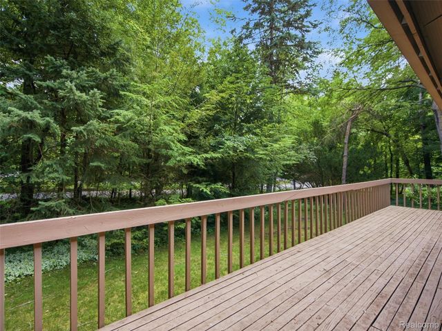 2281 Forest Glen, West Bloomfield Charter Township, MI 48324