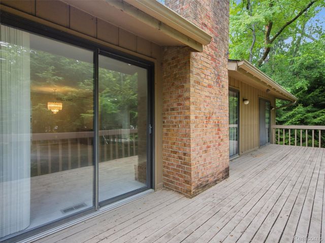 2281 Forest Glen, West Bloomfield Charter Township, MI 48324