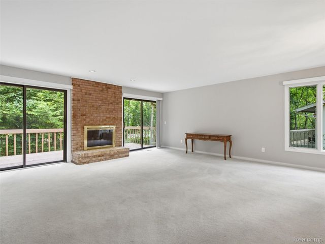 2281 Forest Glen, West Bloomfield Charter Township, MI 48324