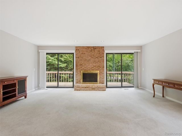 2281 Forest Glen, West Bloomfield Charter Township, MI 48324