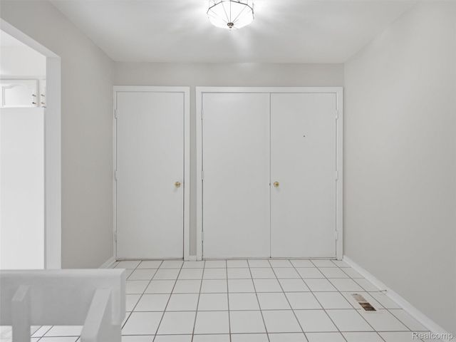 2281 Forest Glen, West Bloomfield Charter Township, MI 48324