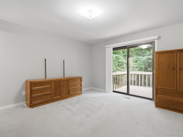 2281 Forest Glen, West Bloomfield Charter Township, MI 48324