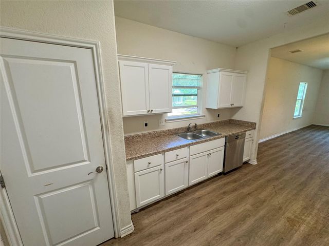 303 S 4th Street, Alvin, TX 77511