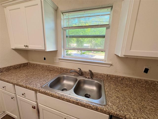 303 S 4th Street, Alvin, TX 77511
