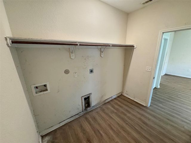 303 S 4th Street, Alvin, TX 77511