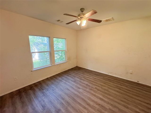 303 S 4th Street, Alvin, TX 77511